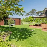 Villa Schmidt Apartments - Strandhaus direkt am Meer mit Sauna, Sport und Dünengarten IV